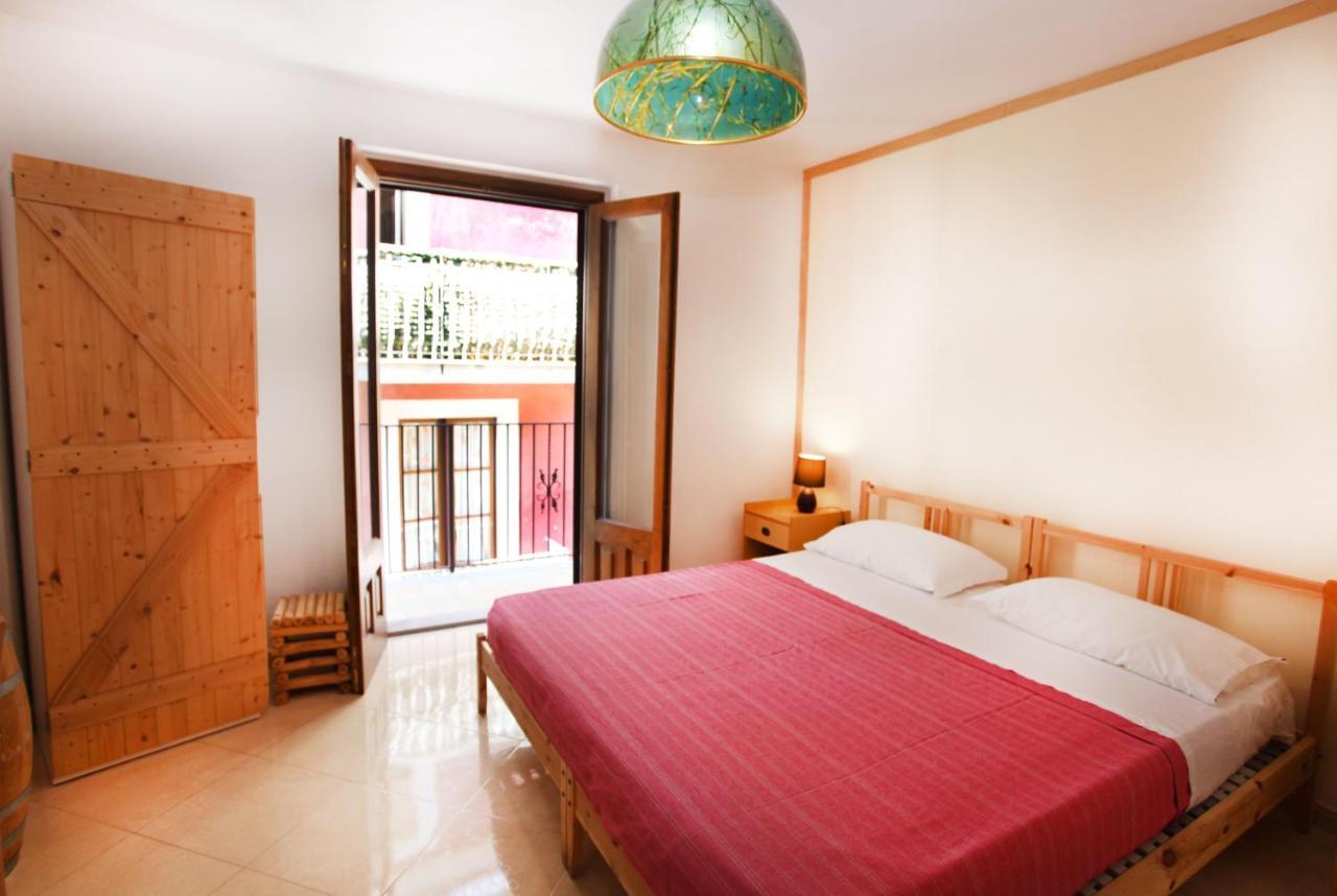 Bed and Breakfast Taormina Bed And Beercraft Екстер'єр фото