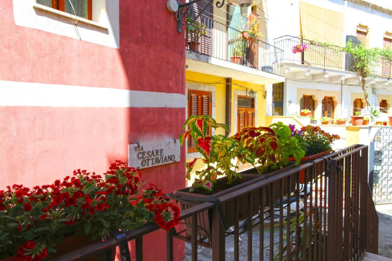 Bed and Breakfast Taormina Bed And Beercraft Екстер'єр фото