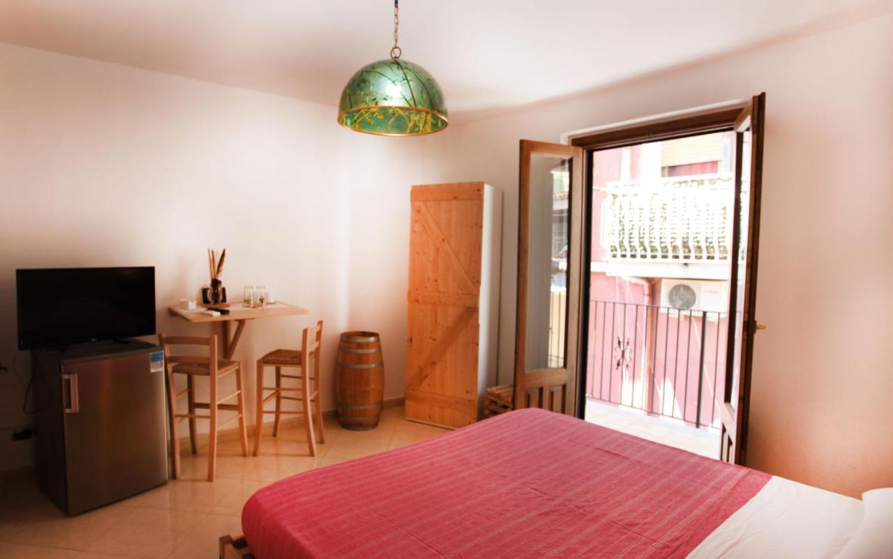 Bed and Breakfast Taormina Bed And Beercraft Екстер'єр фото